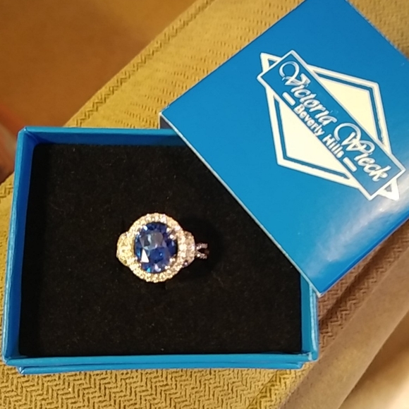 New Victoria Weick Swarovski Topaz Ring - Picture 3 of 14